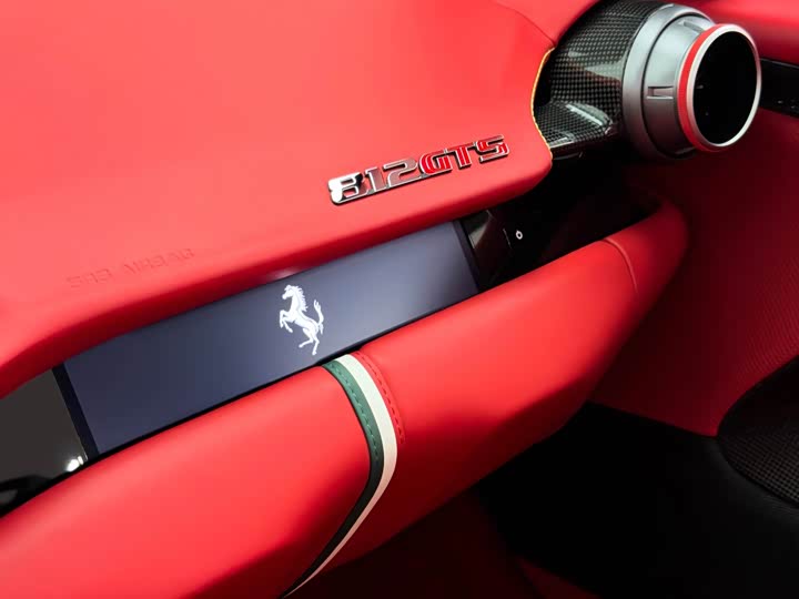 Фото 8 - Ferrari 812