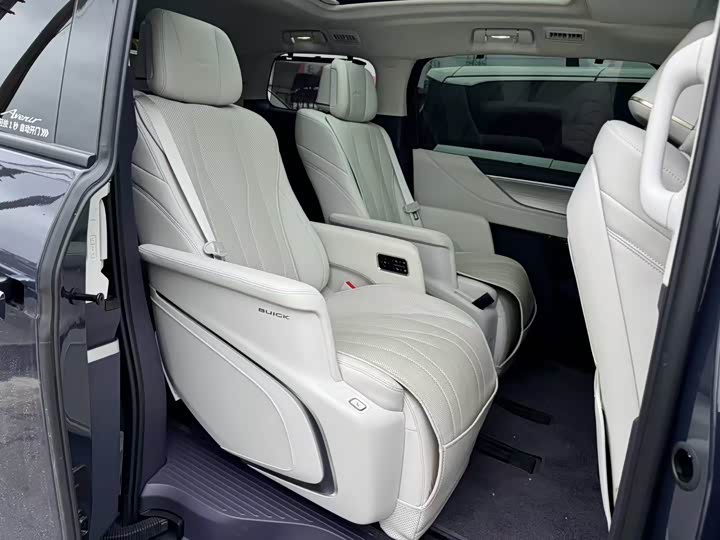 Фото 7 - Buick GL8 Hybrid