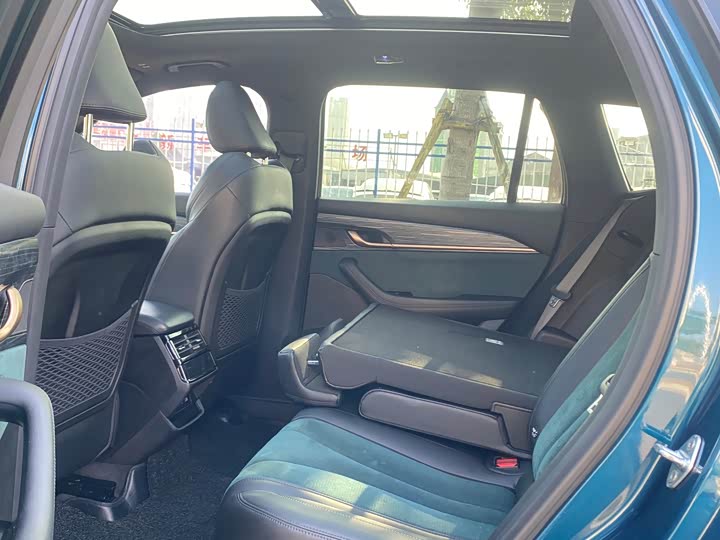 Фото 8 - Geely Monjaro