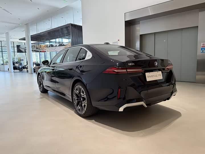 Фото 5 - BMW 5 Series