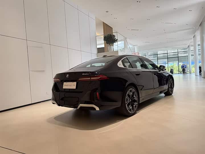 Фото 6 - BMW 5 Series