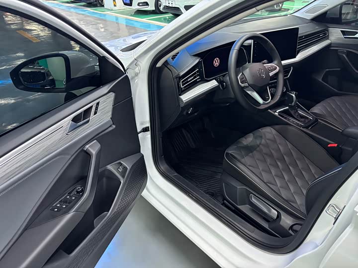 Фото 4 - Volkswagen Sagitar L