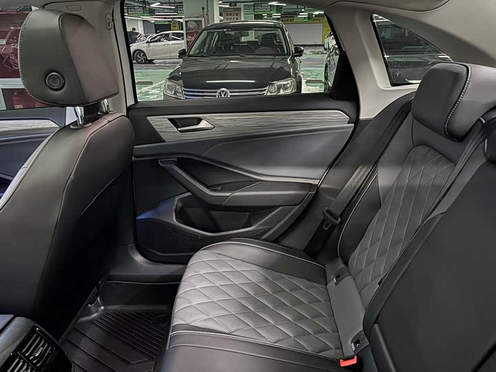 Фото 7 - Volkswagen Sagitar L