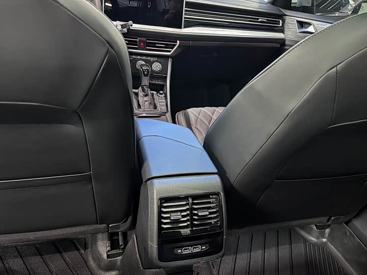 Фото 8 - Volkswagen Sagitar L