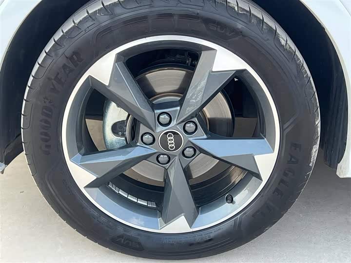 Фото 2 - Audi Q3