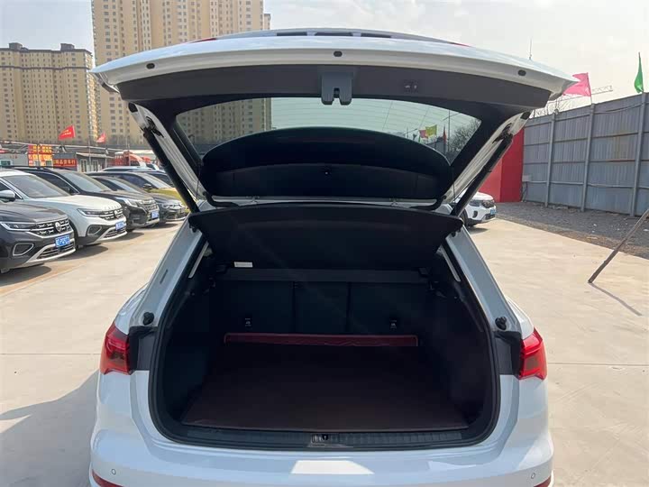 Фото 8 - Audi Q3