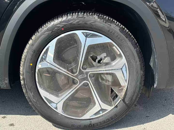 Фото 4 - Geely Monjaro