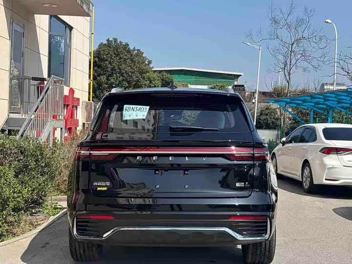 Фото 7 - Geely Monjaro