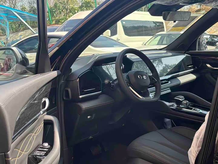 Фото 9 - Geely Monjaro