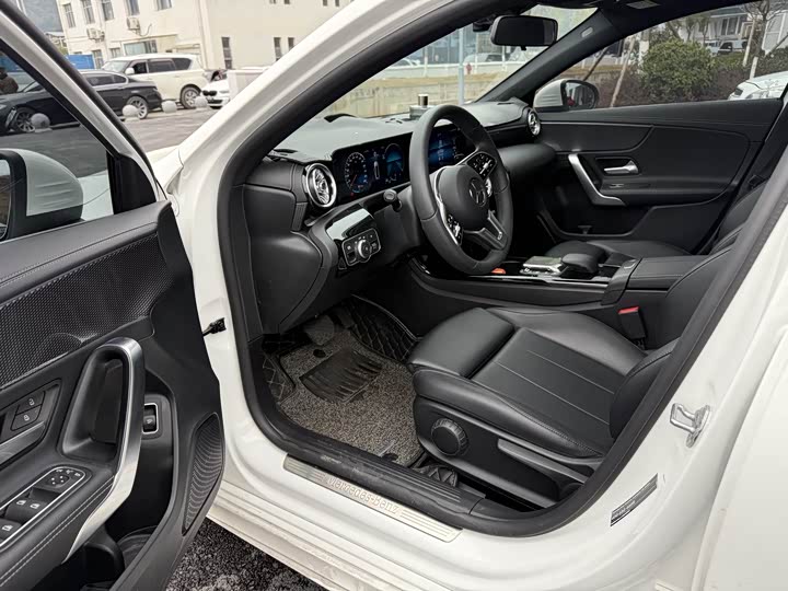 Фото 5 - Mercedes-Benz A-Class