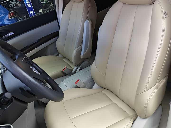 Фото 6 - Buick GL8 ES