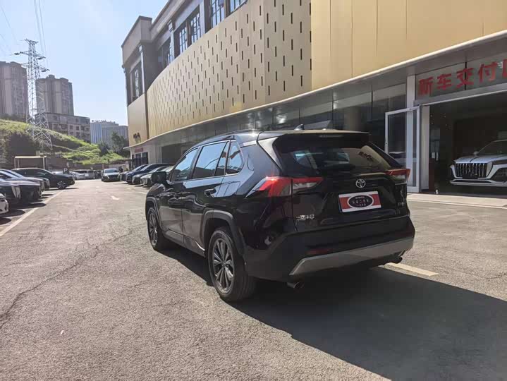 Фото 4 - Toyota RAV4