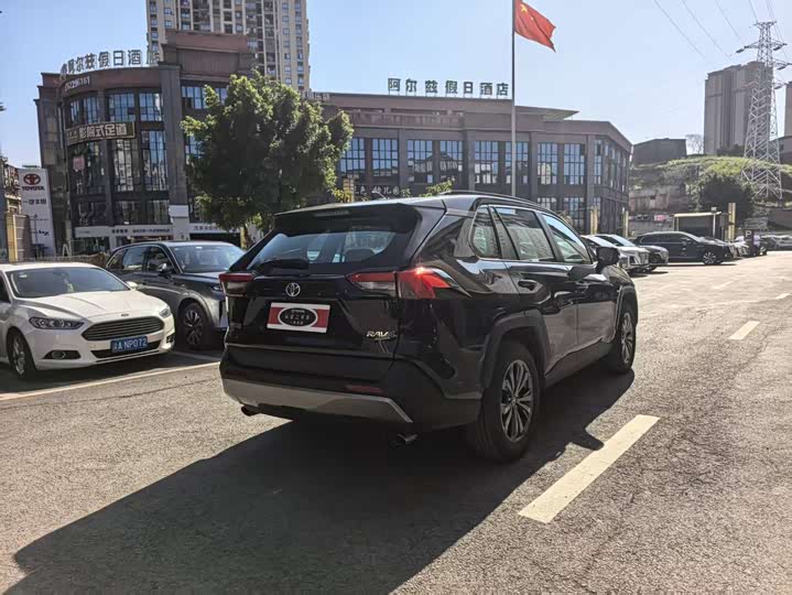 Фото 5 - Toyota RAV4