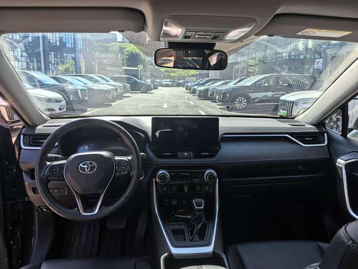 Фото 9 - Toyota RAV4