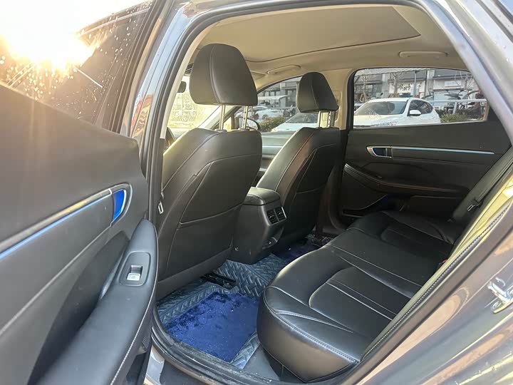 Photo 6 - Hyundai Sonata N Line