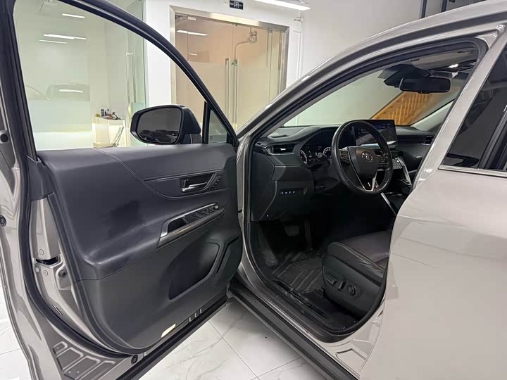 Фото 8 - Toyota Harrier