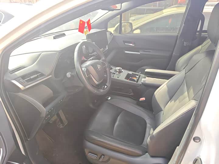 Photo 3 - Toyota Sienna