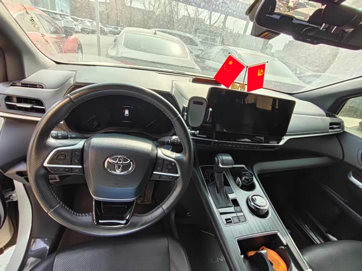 Photo 6 - Toyota Sienna