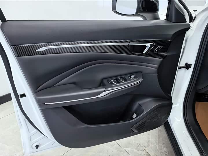 Фото 7 - Bestune T55