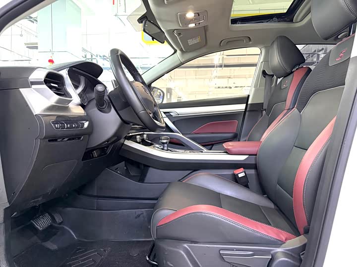 Фото 7 - Geely Coolray