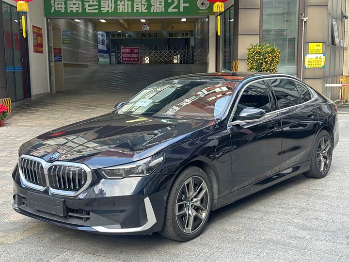 Фото 1 - BMW i5