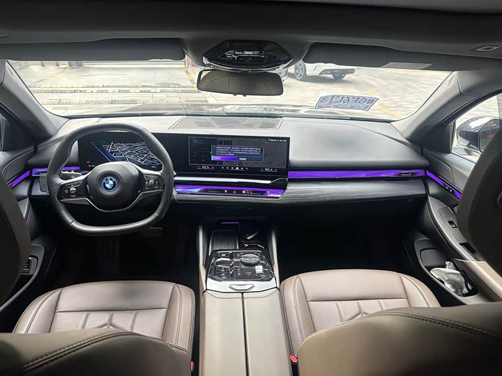 Фото 6 - BMW i5