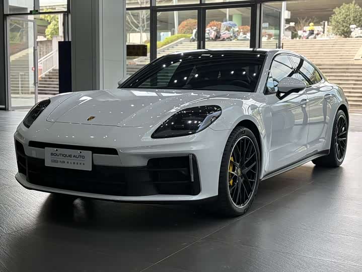Фото 1 - Porsche Panamera