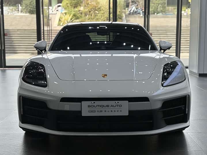 Фото 2 - Porsche Panamera