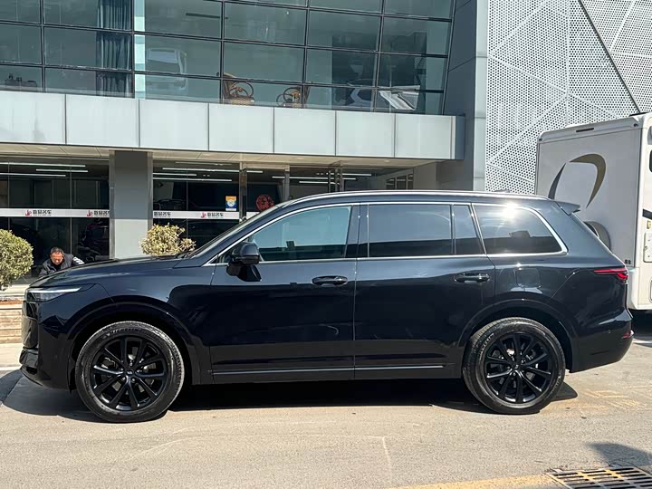 Фото 4 - LiXiang One