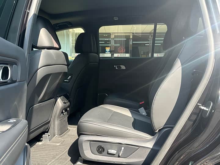 Фото 8 - LiXiang One