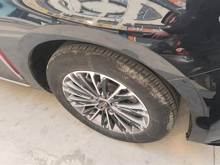 Фото 6 - Hongqi H5