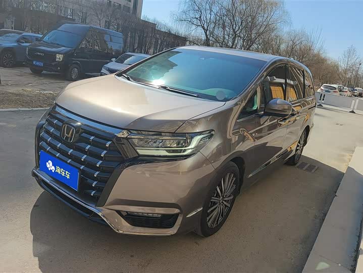 Фото 1 - Honda Elysion