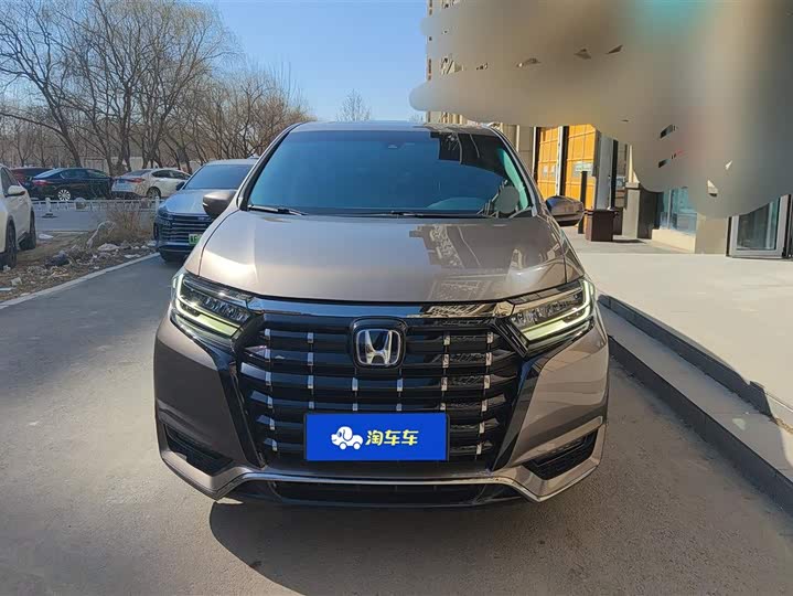 Фото 2 - Honda Elysion