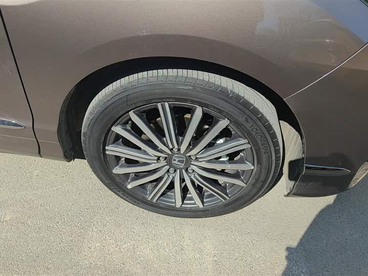 Фото 6 - Honda Elysion