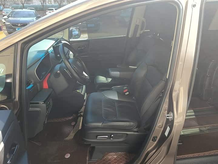 Фото 9 - Honda Elysion