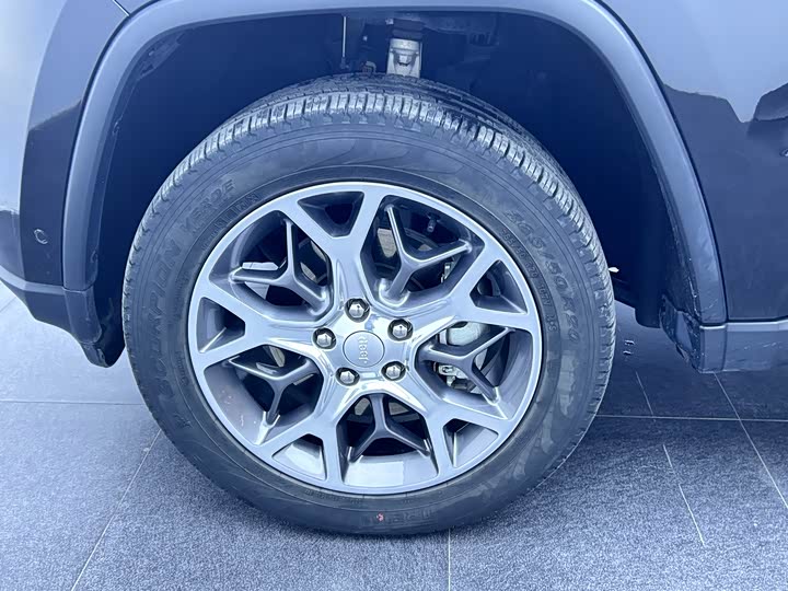 Photo 6 - Jeep Grand Cherokee