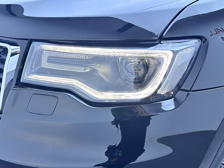 Photo 7 - Jeep Grand Cherokee