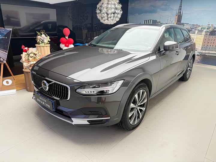 Фото 1 - Volvo V90