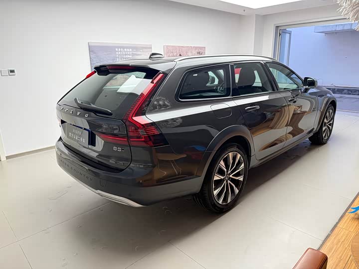 Фото 4 - Volvo V90