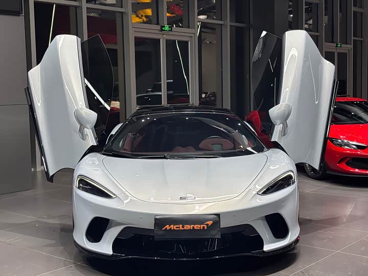 Фото 2 - McLaren GT