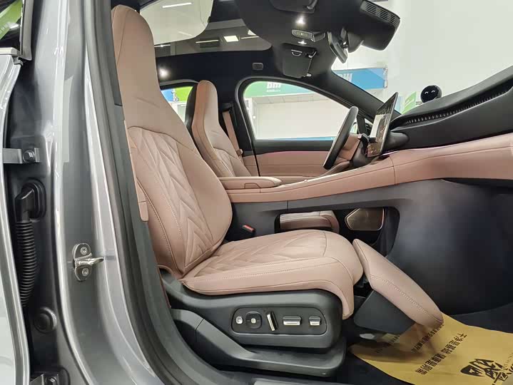 Фото 7 - Nio EC6