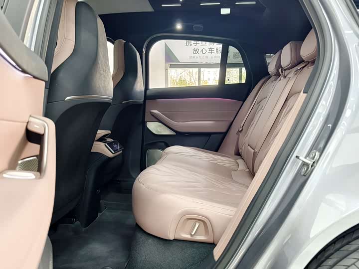 Фото 9 - Nio EC6