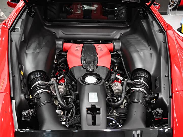 Фото 3 - Ferrari F8