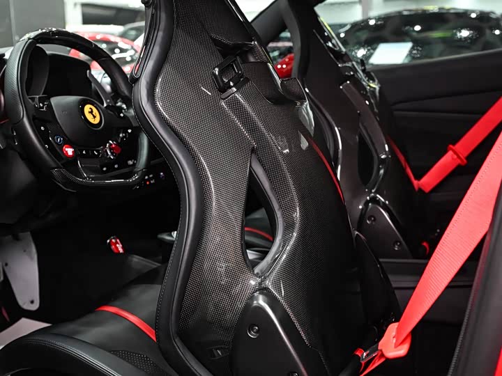 Фото 8 - Ferrari F8