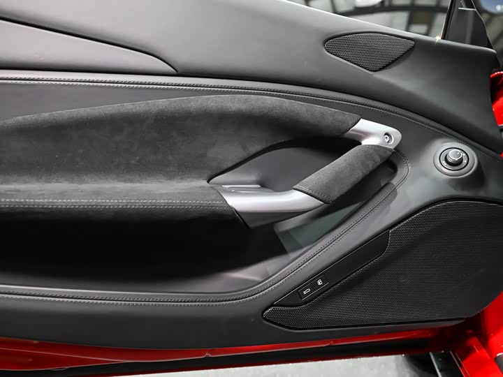 Фото 9 - Ferrari F8