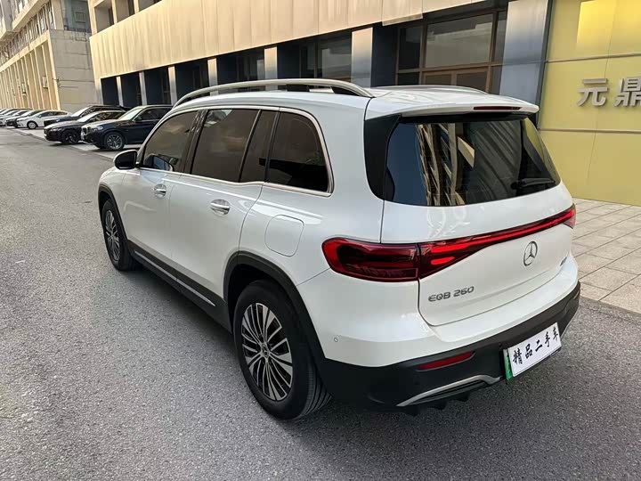 Фото 3 - Mercedes-Benz EQB