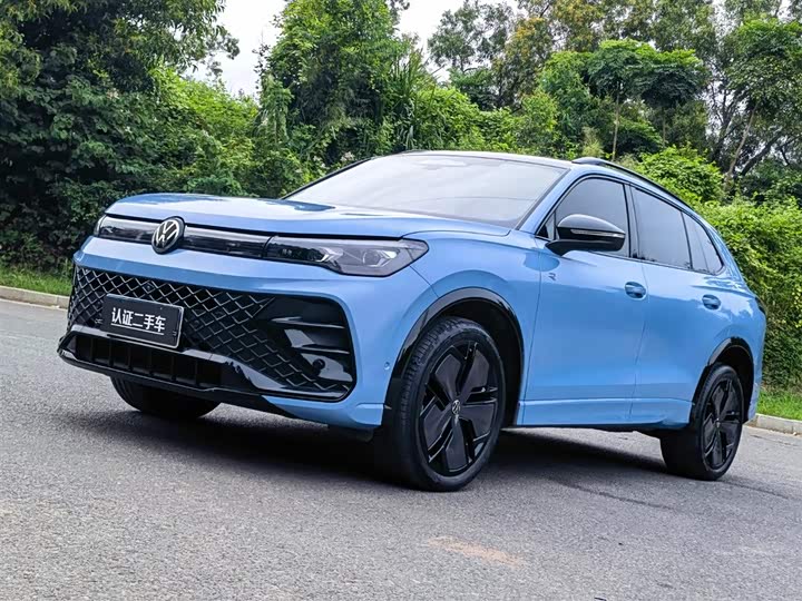 Фото 1 - Volkswagen Tiguan L Pro