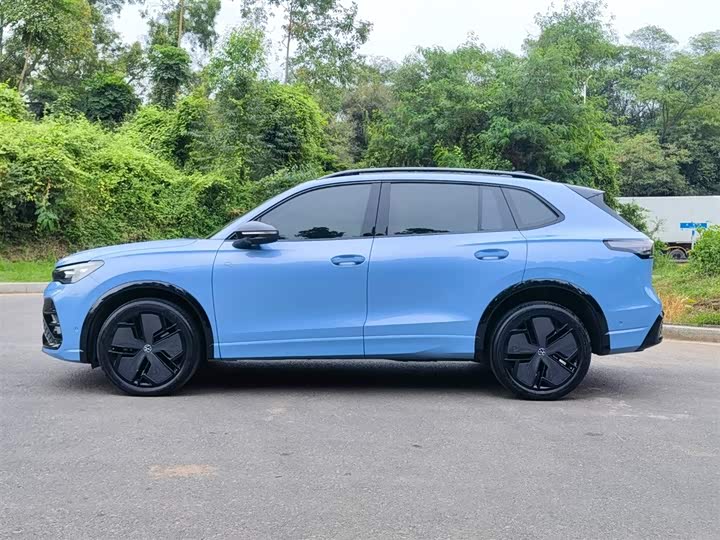 Фото 4 - Volkswagen Tiguan L Pro