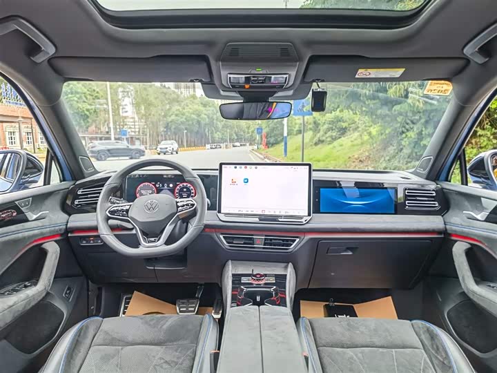 Фото 8 - Volkswagen Tiguan L Pro