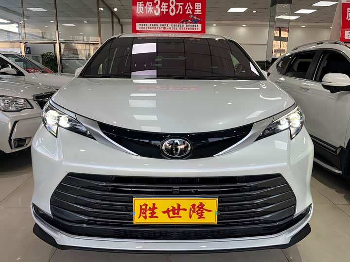 Photo 1 - Toyota Sienna